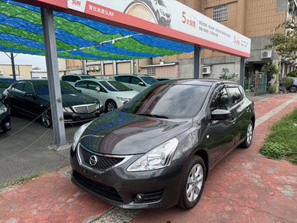 Nissan BIG TIIDA 5D